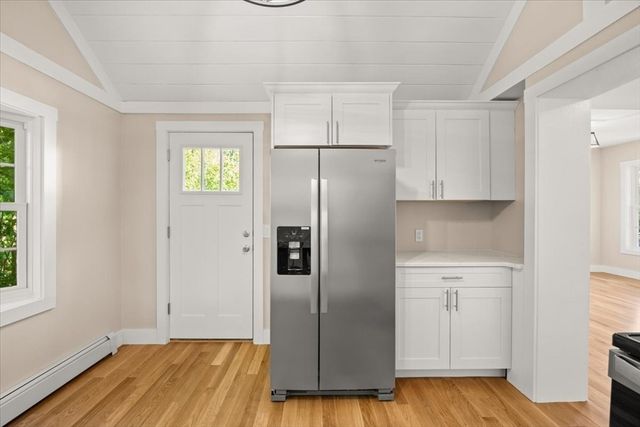 33 Brookline St, Abington, MA 02351