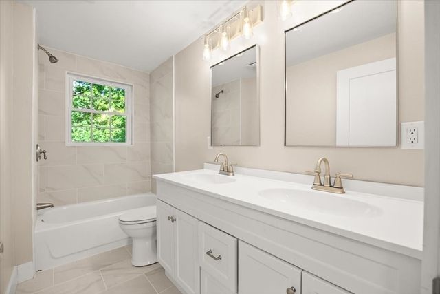 33 Brookline St, Abington, MA 02351