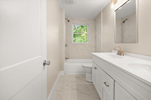 33 Brookline St, Abington, MA 02351