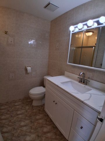 1004 Paradise Rd 2M, Swampscott, MA 01907