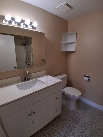 1004 Paradise Rd 2M, Swampscott, MA 01907