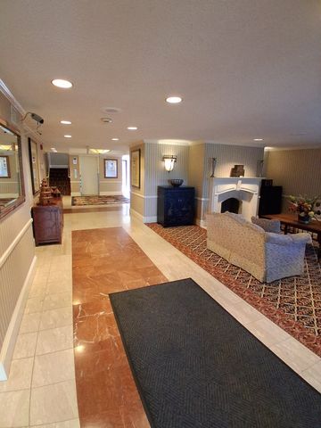 1004 Paradise Rd 2M, Swampscott, MA 01907