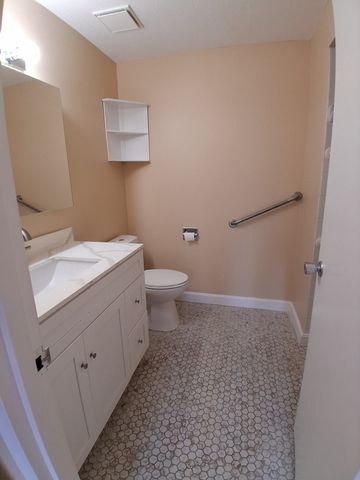 1004 Paradise Rd 2M, Swampscott, MA 01907