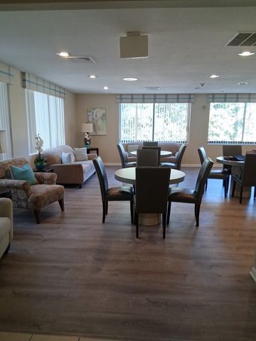 1004 Paradise Rd 2M, Swampscott, MA 01907