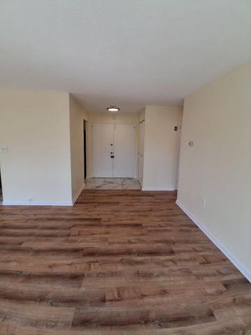 1004 Paradise Rd 2M, Swampscott, MA 01907