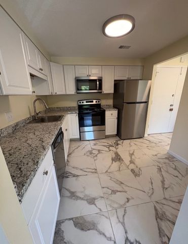 1004 Paradise Rd 2M, Swampscott, MA 01907