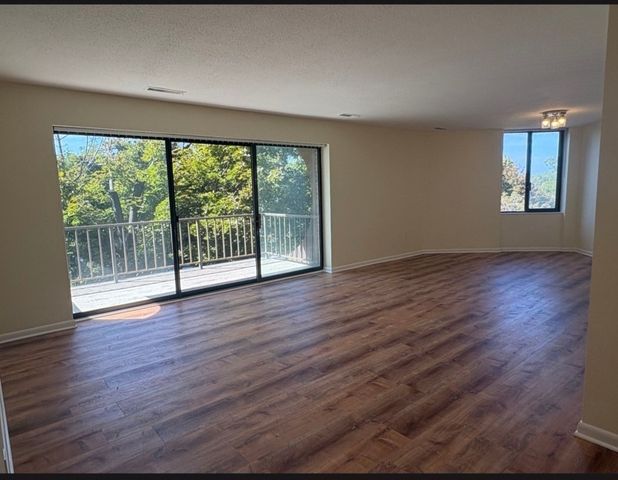1004 Paradise Rd 2M, Swampscott, MA 01907