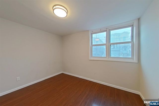 10 Fleming Avenue, Newark, NJ 07105