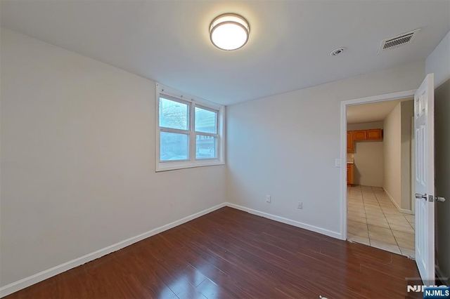 10 Fleming Avenue, Newark, NJ 07105