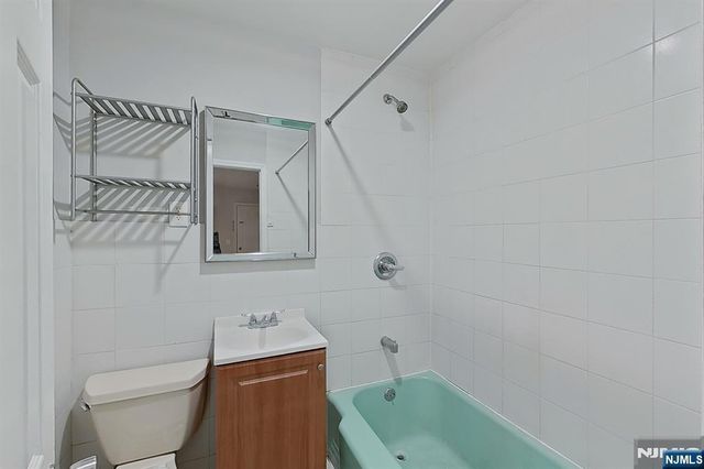 10 Fleming Avenue, Newark, NJ 07105