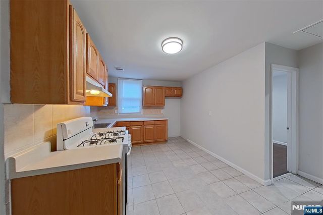 10 Fleming Avenue, Newark, NJ 07105