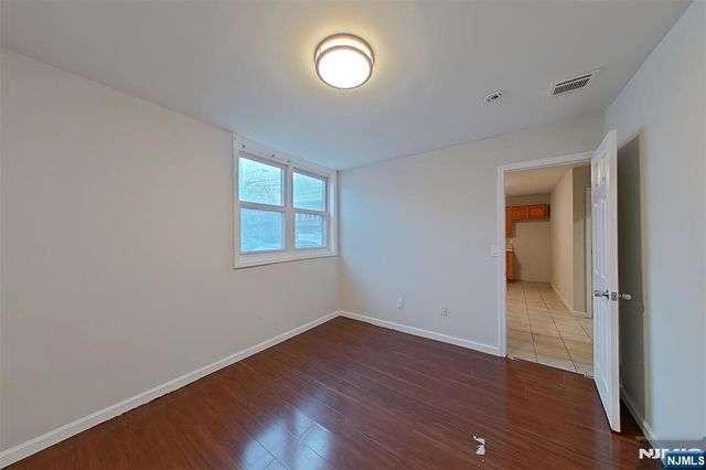 10 Fleming Avenue, Newark, NJ 07105