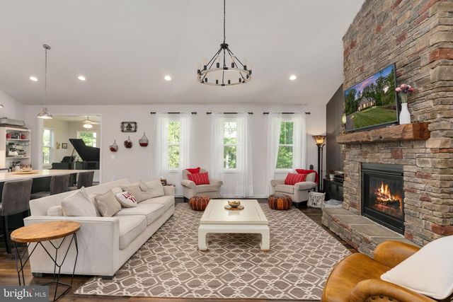 8007 ASHFORD DR, Fredericksburg, VA 22407
