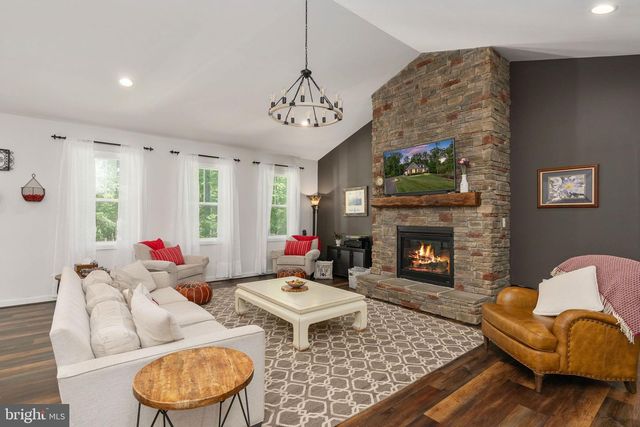 8007 ASHFORD DR, Fredericksburg, VA 22407