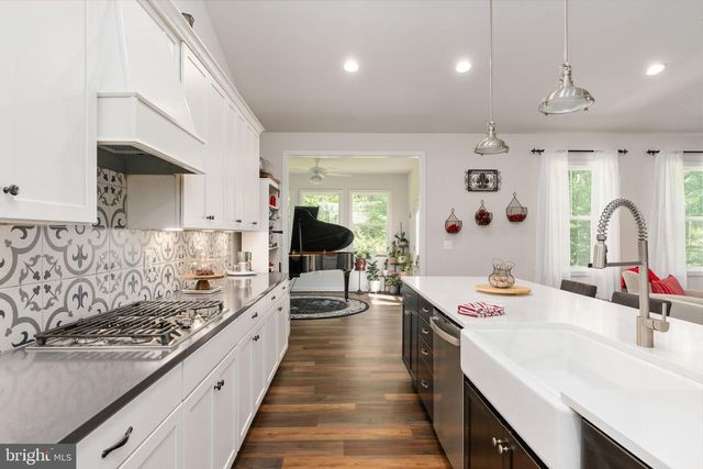 8007 ASHFORD DR, Fredericksburg, VA 22407