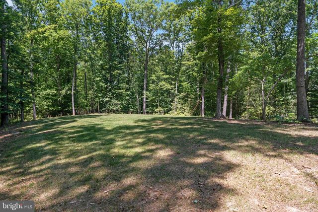 8007 ASHFORD DR, Fredericksburg, VA 22407