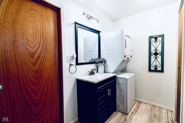 7665 E Butterman, Rockville, IN 47872