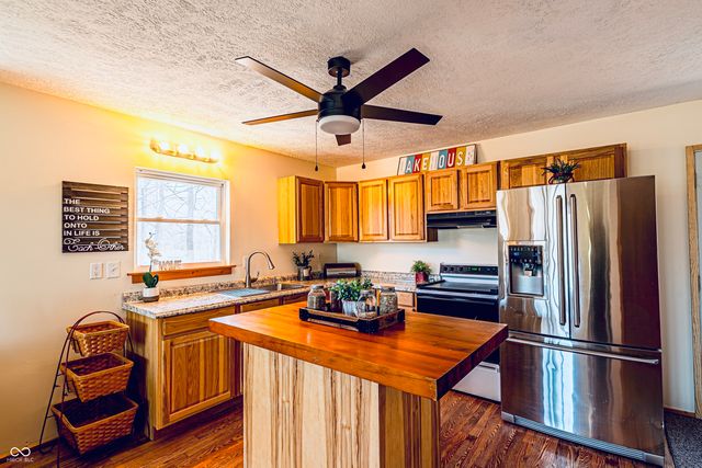 7665 E Butterman, Rockville, IN 47872