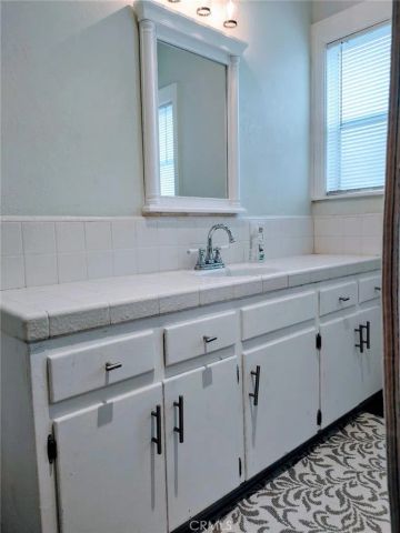 1618 Baker St, Bakersfield, CA 93305