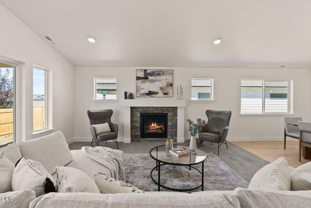 4032 SW Pumice Avenue 82, Redmond, OR 97756