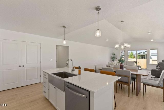 4032 SW Pumice Avenue 82, Redmond, OR 97756