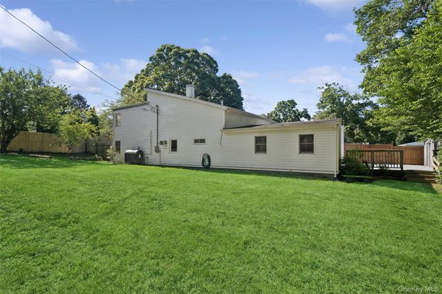 5 Grendon Lane, Farmingville, NY 11738
