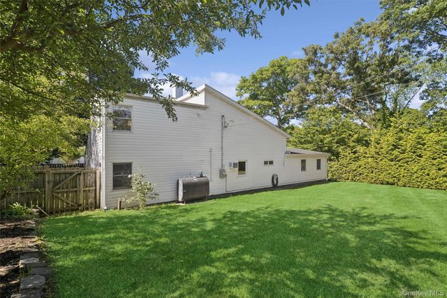 5 Grendon Lane, Farmingville, NY 11738