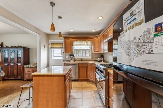 889 Fernwood Ave, Plainfield City, NJ 07062