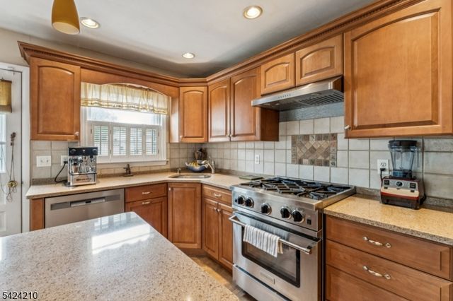 889 Fernwood Ave, Plainfield City, NJ 07062