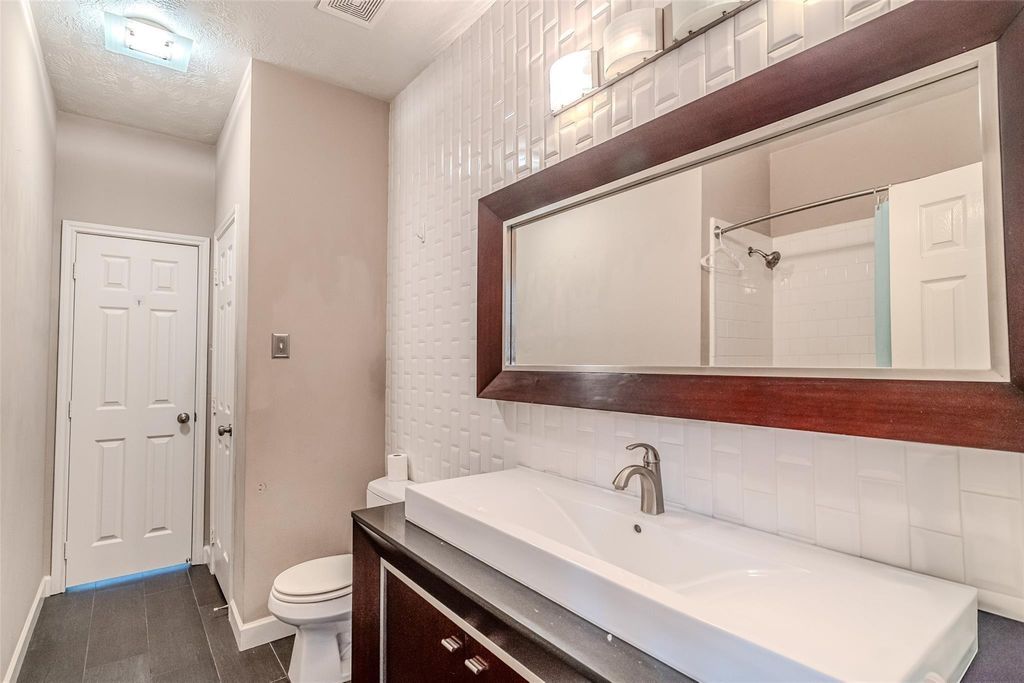 Image 14 of property listing at 19402 Bear Meadow Lane, Katy, TX 77449