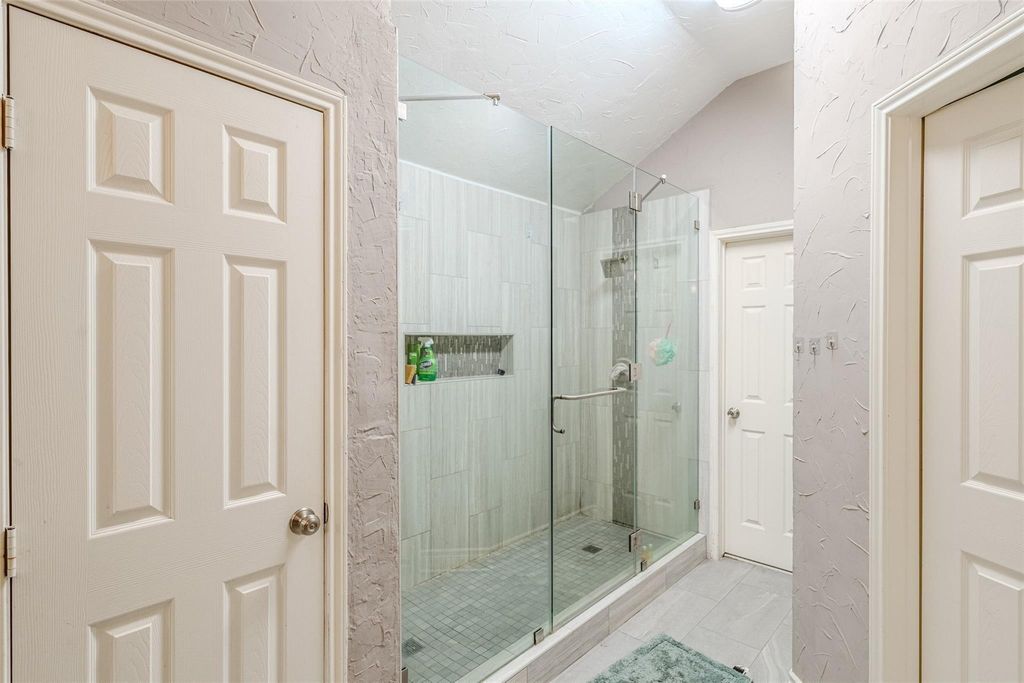 Image 19 of property listing at 19402 Bear Meadow Lane, Katy, TX 77449