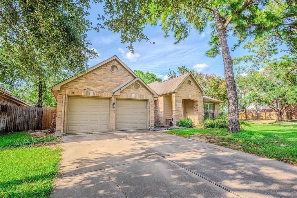 Image 2 of property listing at 19402 Bear Meadow Lane, Katy, TX 77449