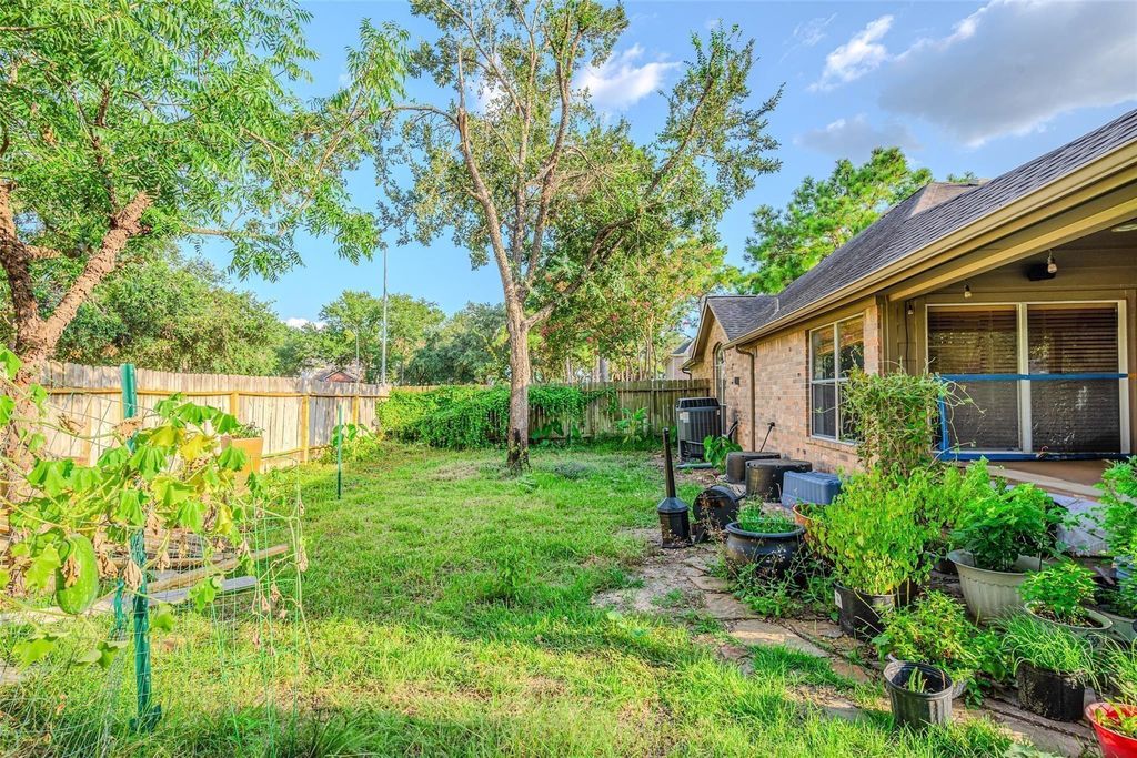 Image 22 of property listing at 19402 Bear Meadow Lane, Katy, TX 77449