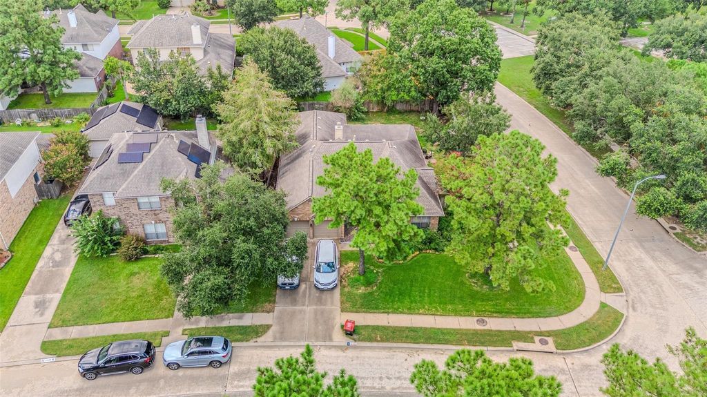 Image 25 of property listing at 19402 Bear Meadow Lane, Katy, TX 77449