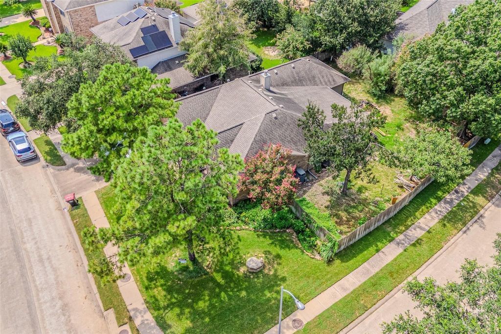 Image 27 of property listing at 19402 Bear Meadow Lane, Katy, TX 77449