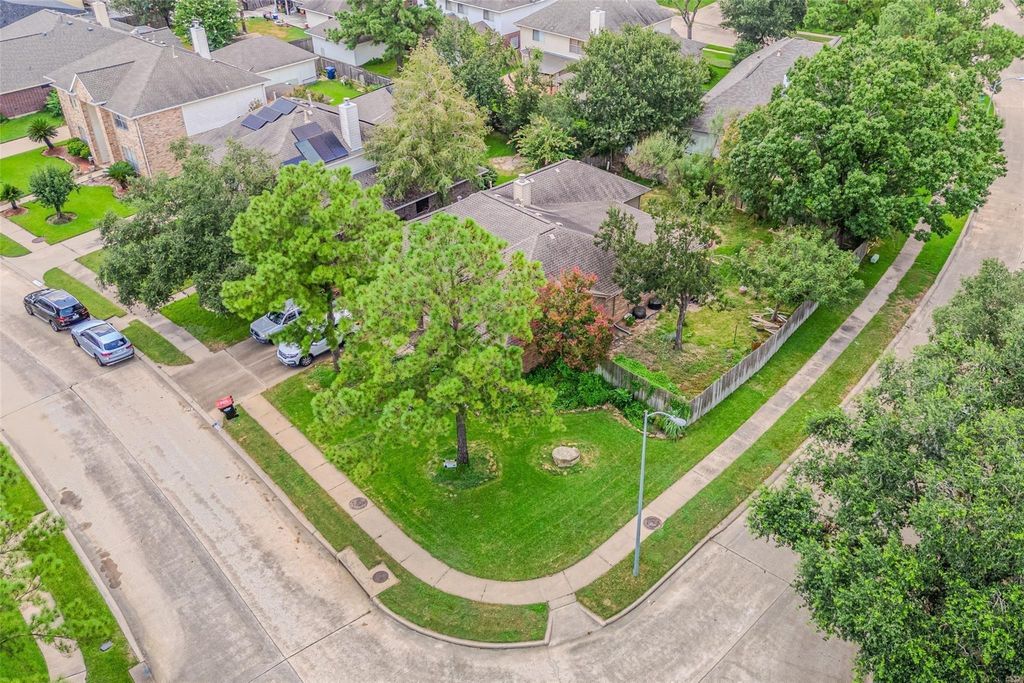 Image 28 of property listing at 19402 Bear Meadow Lane, Katy, TX 77449