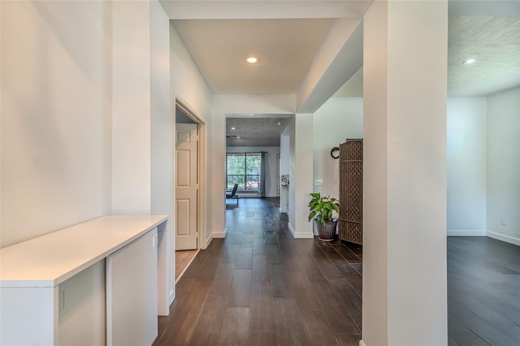 Image 4 of property listing at 19402 Bear Meadow Lane, Katy, TX 77449