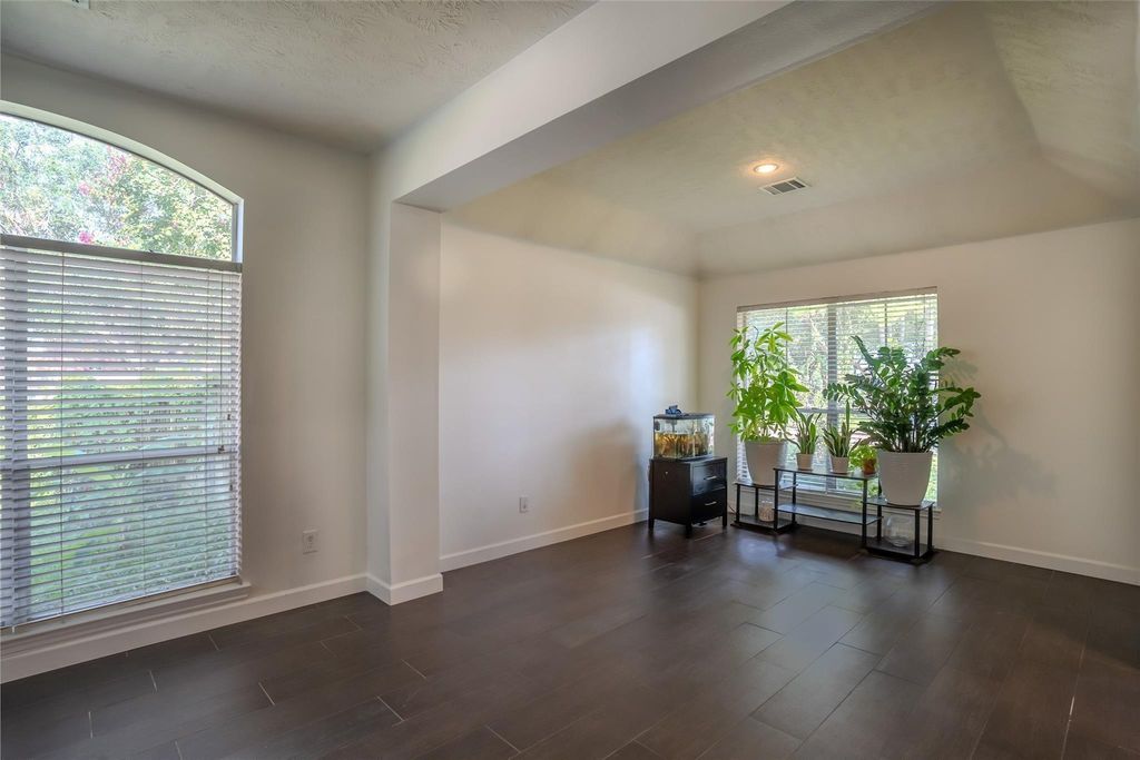 Image 6 of property listing at 19402 Bear Meadow Lane, Katy, TX 77449