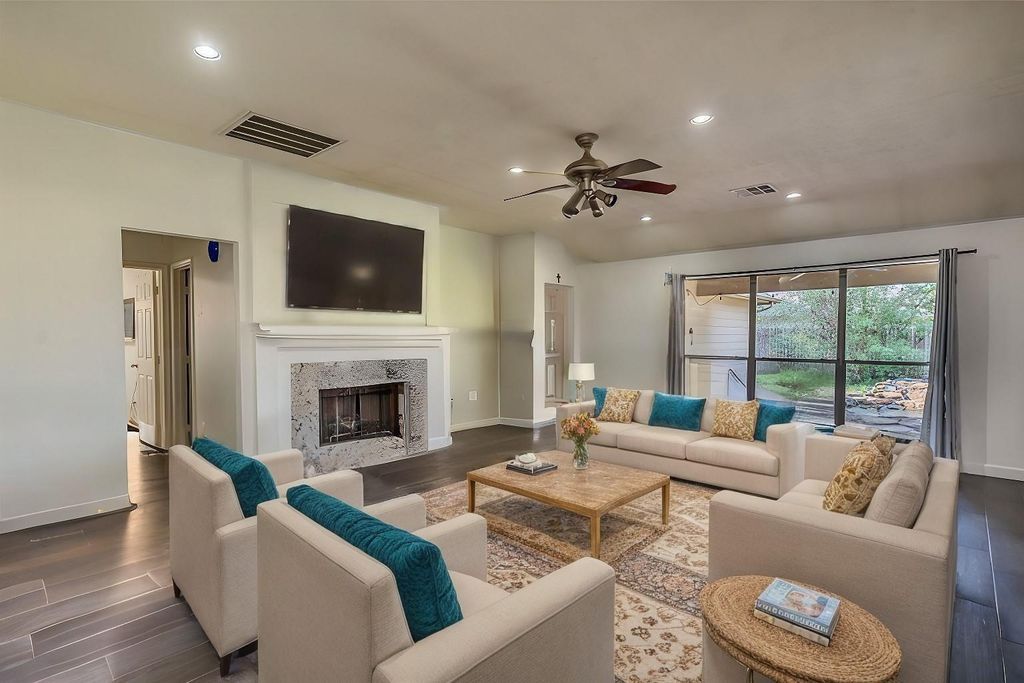 Image 7 of property listing at 19402 Bear Meadow Lane, Katy, TX 77449