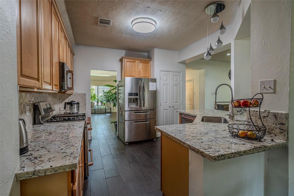 Image 8 of property listing at 19402 Bear Meadow Lane, Katy, TX 77449