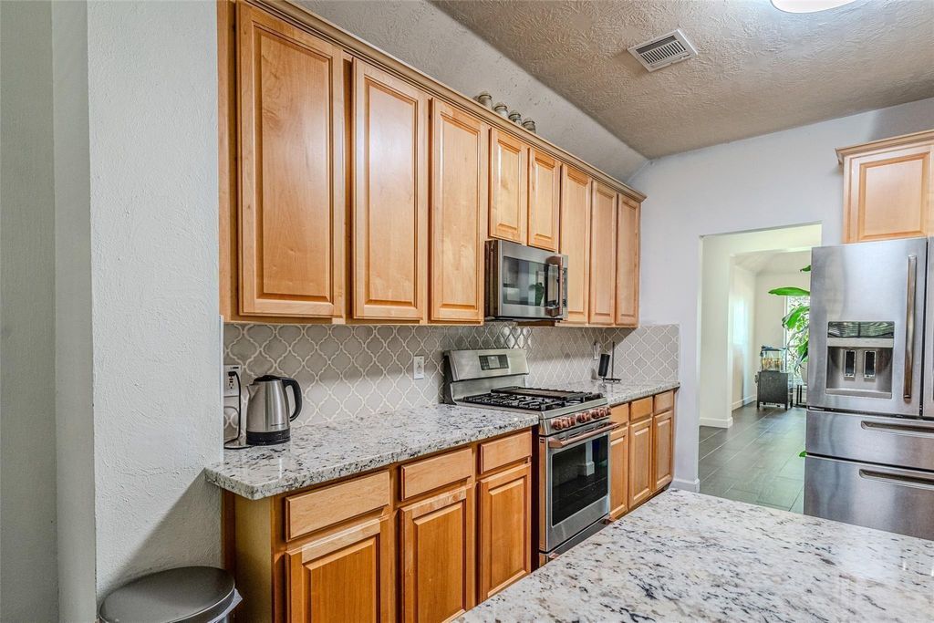 Image 9 of property listing at 19402 Bear Meadow Lane, Katy, TX 77449