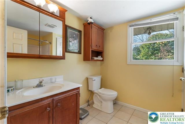 390 Long Lane Road, Lehigh Twp, PA 18088