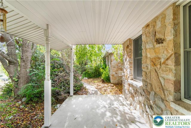 390 Long Lane Road, Lehigh Twp, PA 18088