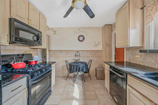 175 Rockaway Parkway, Valley Stream, NY 11580