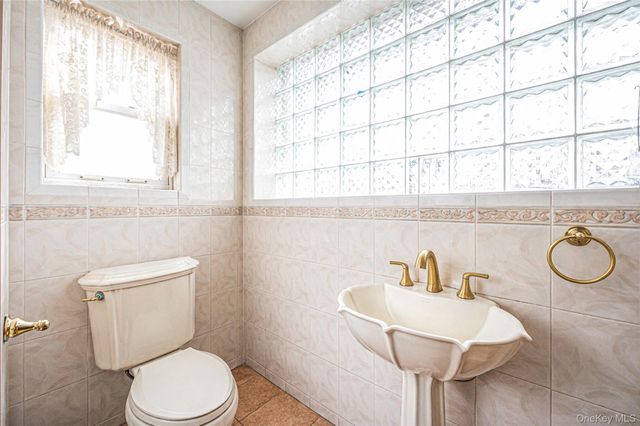 175 Rockaway Parkway, Valley Stream, NY 11580