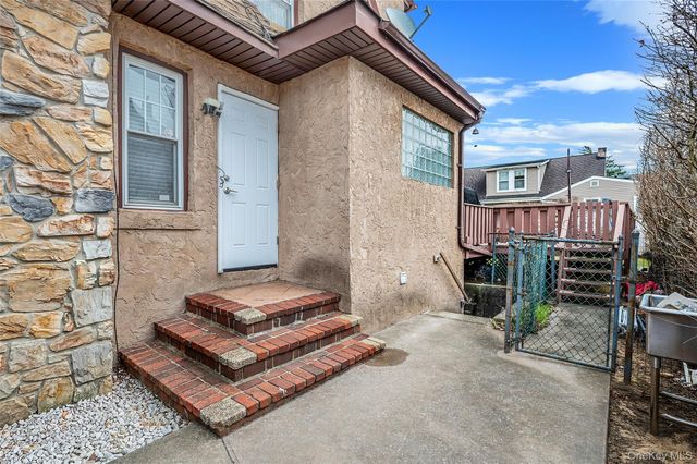 175 Rockaway Parkway, Valley Stream, NY 11580