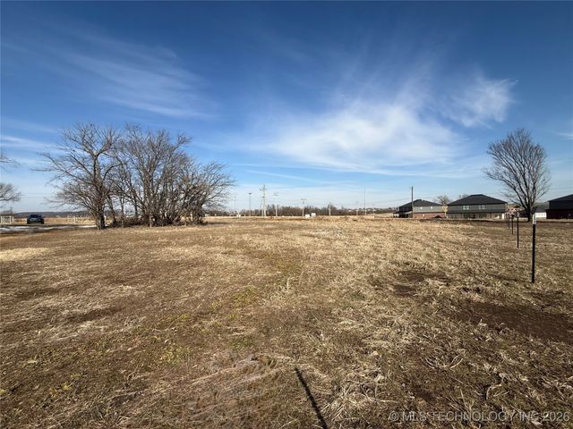 W Oak Street, Skiatook, OK 74070