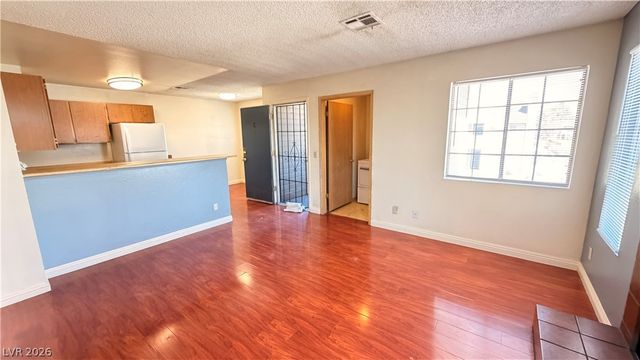 2754 Aarondavid Drive, Las Vegas, NV 89121