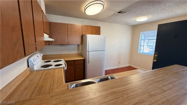 2754 Aarondavid Drive, Las Vegas, NV 89121