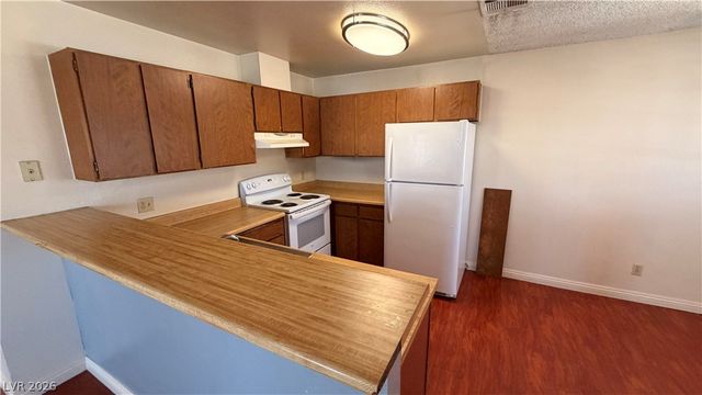 2754 Aarondavid Drive, Las Vegas, NV 89121